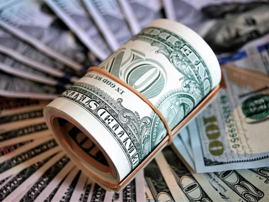 Доллары, недвижимость, золото: аналитик объяснил, куда лучше вложить деньги