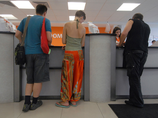 Экономист рассказал, откажутся ли россияне от попавших под санкции банков