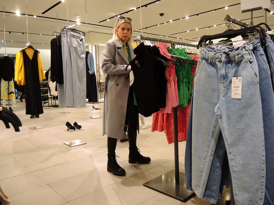 Россияне начали отказываться от покупки одежды: спрос упал на 25%